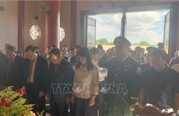 Nguyện kế tục gìn giữ và phát triển mối tình vĩ đại và đặc biệt Việt Nam-Lào
