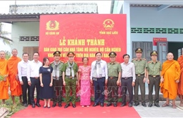 Bàn giao 700 căn nhà cho hộ nghèo, hộ cận nghèo