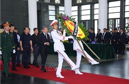 Đoàn các bộ, ngành vào viếng nguyên Chủ tịch nước Trần Đức Lương