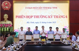 Khen thưởng các hộ có thành tích trong thi đua thực hiện Dự án Vành đai 4 - Vùng Thủ đô Hà Nội