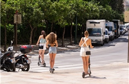 Phần Lan cấm trẻ em dưới 15 tuổi sử dụng xe scooter điện