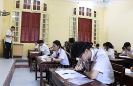 Công tác hướng dẫn thí sinh làm thủ tục diễn ra chu đáo, nghiêm túc