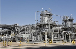 OPEC+ tiếp tục bơm dầu ra thị trường
