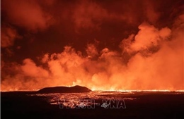 Núi lửa ở gần thủ đô của Iceland phun trào trở lại