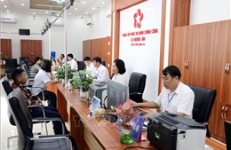 Chính quyền cấp xã &#39;tăng ca&#39; cuối tuần giải quyết thủ tục hành chính