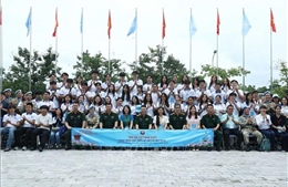 Giao lưu thanh niên, sinh viên kiều bào với Cục Gìn giữ hòa bình Việt Nam