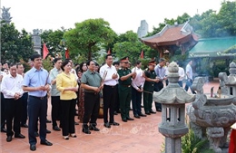 Thủ tướng Phạm Minh Chính dâng hương tưởng niệm Anh hùng liệt sĩ tại Quảng Trị