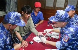 Kịp thời hỗ trợ ngư dân gặp nạn trên biển