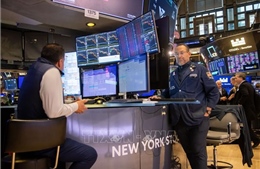 S&P 500 và Nasdaq chốt phiên cao kỷ lục