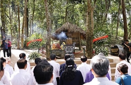 Chủ tịch Quốc hội dâng hương tại khu di tích lịch sử, cách mạng quan trọng của Tuyên Quang