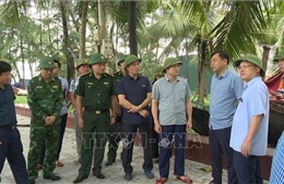 Thứ trưởng Nguyễn Hoàng Hiệp kiểm tra công tác ứng phó bão số 5 tại Thanh Hóa