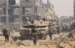 Quân đội Israel tấn công hai hướng vào Dải Gaza 