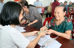 80 năm Quốc khánh: Người dân phấn khởi nhận phần quà 100.000 đồng