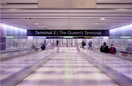 Cảnh sát Anh bắt nghi phạm mang hơi cay vào sân bay Heathrow