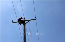 Điện lực miền Bắc khôi phục 97% điện sau bão số 10, sẵn sàng ứng phó bão số 11