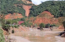 Sạt lở nghiêm trọng trên Quốc lộ 2 (Tuyên Quang)