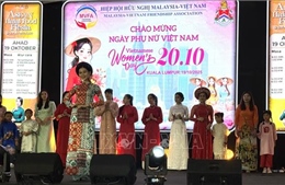 Phụ nữ Việt Nam trình diễn &#39;Vẻ đẹp Việt - gửi trọn yêu thương&#39; tại Malaysia