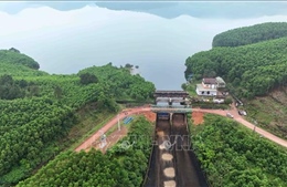 Các hồ chứa lớn ở Hà Tĩnh chủ động xả tràn để ứng phó mưa lớn