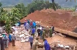 Sập nhà dân khiến 2 người tử vong, 3 người bị thương