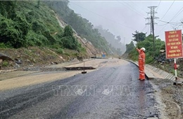 Thêm gần 170.000 khách hàng miền Trung được cấp điện trở lại sau lũ