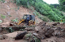 Mưa lũ tại miền Trung: Vẫn còn gần 60 vị trí trên các tuyến quốc lộ bị ách tắc