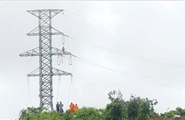 Gần 99% khách hàng miền Trung đã có điện trở lại sau lũ