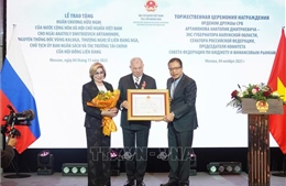 Trao tặng Huân chương Hữu nghị cho người bạn Nga của Việt Nam