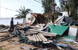 Ven biển phía Nam Quảng Ngãi thiệt hại nặng do sóng biển, triều cường