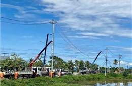 Khắc phục bão số 13: Thêm hơn 70.000 khách hàng được cấp điện