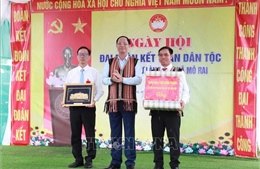 Mỗi người, mỗi nhà là một tấm gương vượt khó và đoàn kết vươn lên