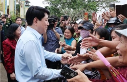 Chủ tịch nước Lương Cường thăm hỏi bà con vùng lũ xã Gò Nổi, Đà Nẵng