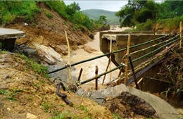 Quảng Ngãi dựng cầu tạm phá thế cô lập bởi thiên tai