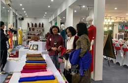 Khai mạc Triển lãm chuyên đề ngành thêu ren, lụa, áo dài, túi vải 2025