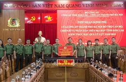 Công an thành phố Hà Nội hỗ trợ nhân dân Đắk Lắk khắc phục hậu quả lũ lụt