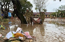 Vệ sinh môi trường để đón học sinh vùng lũ Đắk Lắk trở lại học tập sớm nhất