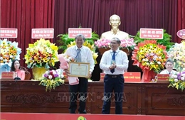 &#39;Cha đẻ&#39; gạo ST25 được Chủ tịch UBND thành phố Cần Thơ tặng Bằng khen