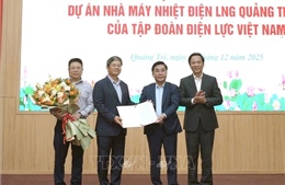 Quảng Trị trao quyết định đầu tư Nhà máy Nhiệt điện LNG Quảng Trạch III