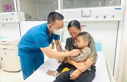 Cấp cứu kịp thời bé trai 2 tuổi bị mắc dị vật trong thực quản