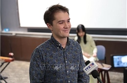 Người con xa xứ bắc 'Nhịp cầu Việt Nam' với thế giới