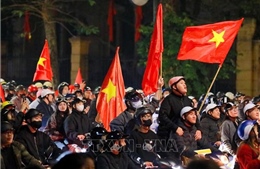 Người dân Hà Nội đổ ra đường mừng U22 Việt Nam vô địch SEA Games 33