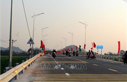 Thông xe kỹ thuật cầu Cẩm Vân: Người dân chấm dứt cảnh qua sông lụy đò