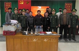 Nhiều người dân tự nguyện giao nộp súng, mìn tự chế, vật liệu nổ