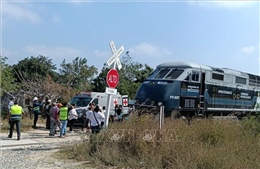 Tai nạn tàu hỏa chở 250 người ở Mexico