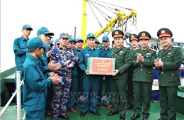 Động viên cán bộ, chiến sĩ làm nhiệm vụ trên biển dịp Tết Nguyên đán Bính Ngọ