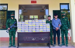 Bắt quả tang đối tượng chuyển gần 160kg pháo lậu