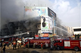 Hơn 60 người vẫn mất tích trong vụ cháy trung tâm thương mại ở Pakistan