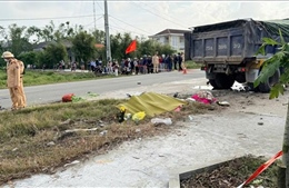Huế: Khẩn trương cứu chữa, phân luồng giao thông sau vụ tai nạn làm 4 người thương vong 