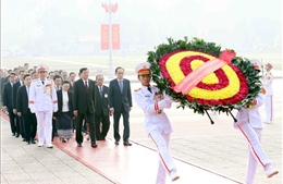Tổng Bí thư, Chủ tịch nước Lào vào Lăng viếng Chủ tịch Hồ Chí Minh