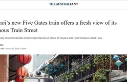 Du khách Australia ấn tượng về trải nghiệm trên tàu 'Hà Nội 5 Cửa Ô'