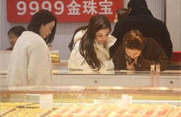 Giá vàng và bạc lao dốc trước tin đồn về 'ghế nóng' Chủ tịch Fed